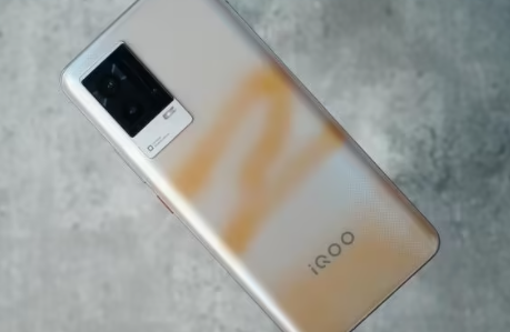 iqooz8