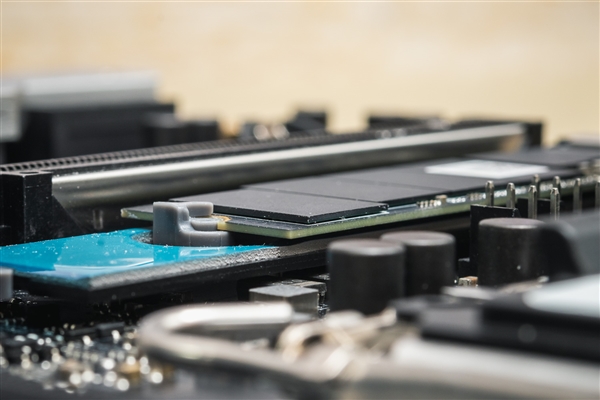 �洢�Ǽ��Ʋ��ɵ���Ⱥ����NAND Flash Q3��Ҫ��