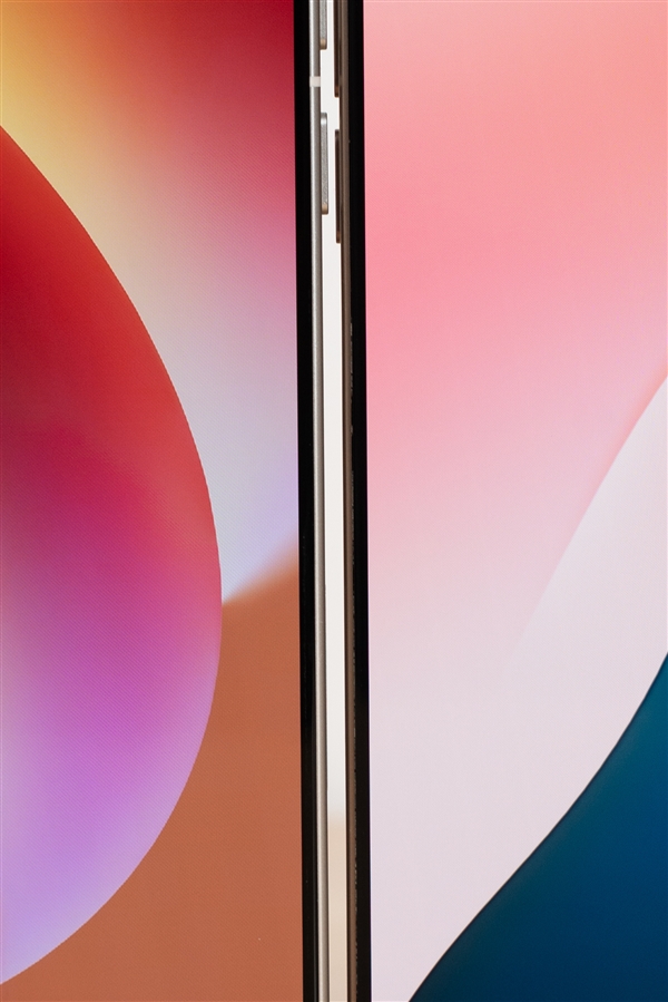 һ����������Ļ������OPPOɹFind X8 Ultra��iPhone 16 Pro Max����Ա�