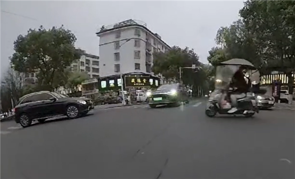 ���복��ż���ʽ�M9����AEB���ˣ��г���¼������ȫ����