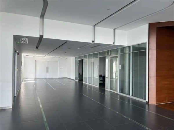 ���۶���ŵ�ͻȻ�رգ���ŵ�������ϡ���˦����������