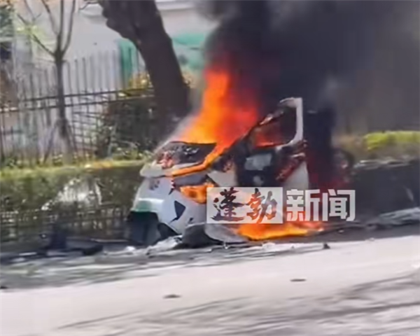 һ����綯��·�ϱ�ը������ը��һ�� �ֳ�ɢ��������ƿ