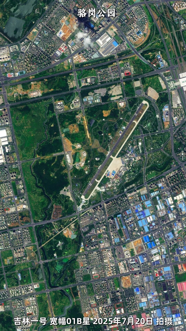卫星俯瞰世界最大的城市中央公园:不在纽约 不在伦敦