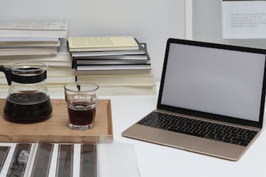 ΢���Ķ�����ɻ�ɫ��ô���£�ͻȻ�½���ô�죿