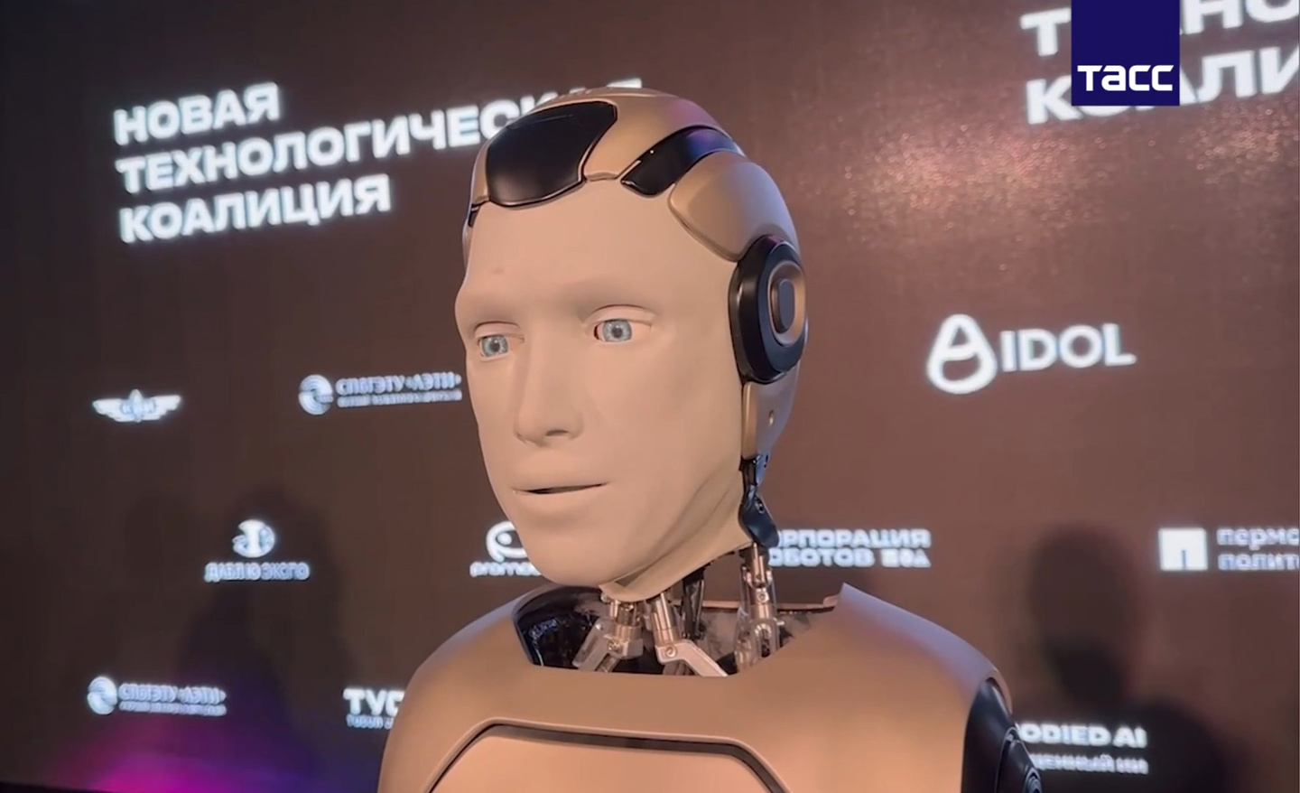 ����˹�׿�������λ����� Aidol ���࣬�����㡱������ˤ��