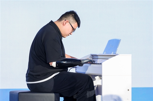 ȫ���ж��߹���2025�ɳ�������ֵ���´�� ΪAIʱ���Ŀɳ�����չ̽Ѱ���ⷨ��