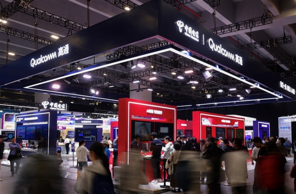 ���Ŵ�᣺��ͨչʾ���λ����˵�ǰ�������������Я�ִ�������AI�۾�