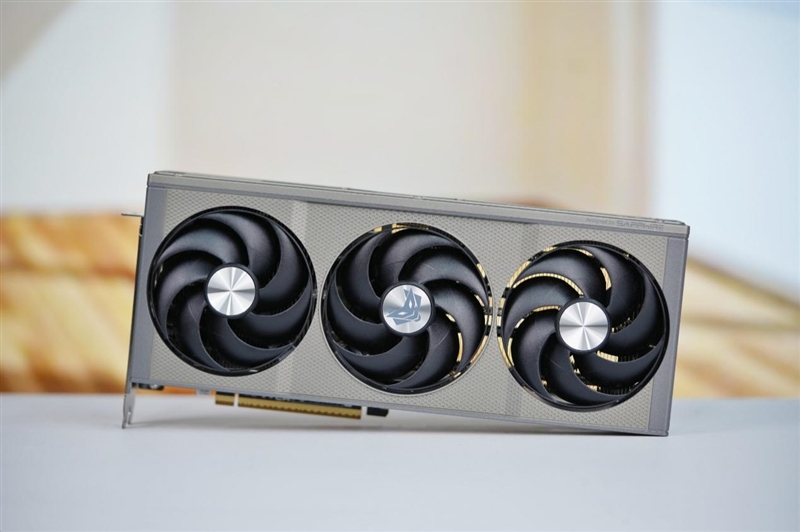 ���Լ۱��������� AI���ܳ��ڣ�RX 9060 XT 16GB��ս2��RTX 5060 Ti