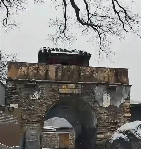 ����ɽ���ɲƮѩ��һҹ��Խ��ǧ��ǰ