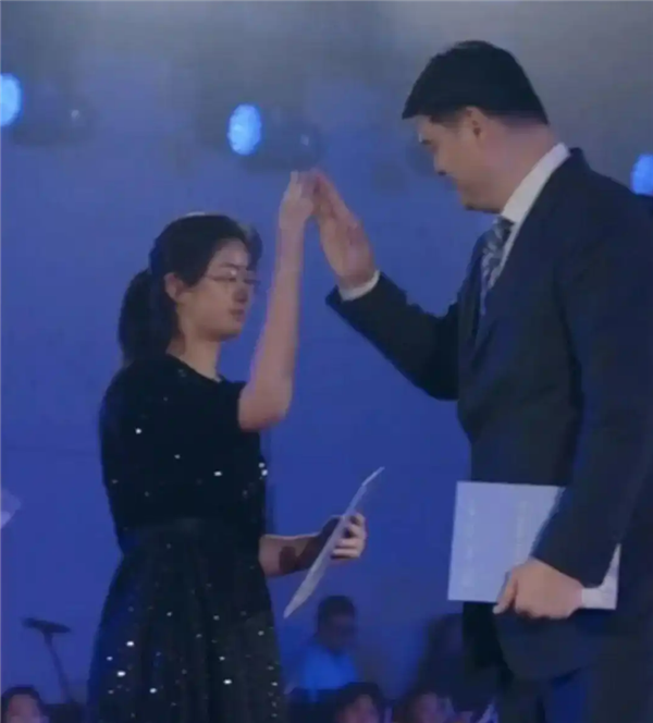 Ҧ����Ů������������Χ�ۣ�15��Ů������1��9 Ӣ�ﳬ����