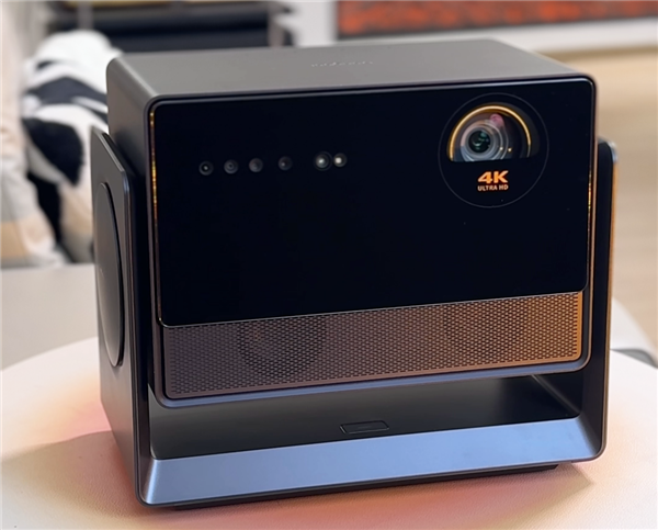 ����S7 Ultra Max�ڱ���õļ���ͶӰ�� �����ͥӰԺһ����λ