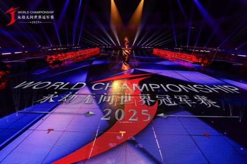 �ݺ��޾�  ���и���Young��EVNIA��������2025�������޼䡷�ٱ�Բ���չ�