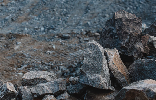 �󳡹��˽�70�� ��������ʯī���ɣ���Ҫ�����������