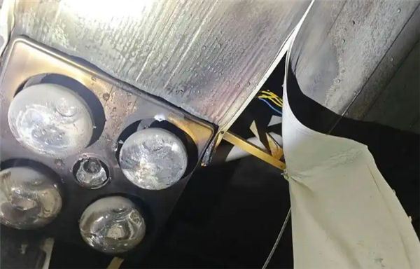 Ů�ӿ�ԡ��ϴ��ͻȻ��� ��Ҫ��ȡů�߻���