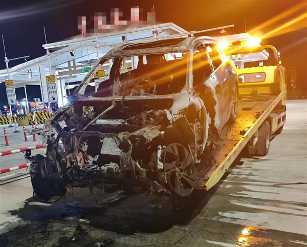 ����Ϊƭ��������ֽ�յ糵���ѳƶ��ֳ���ȼ����45����Ů��˫˫����