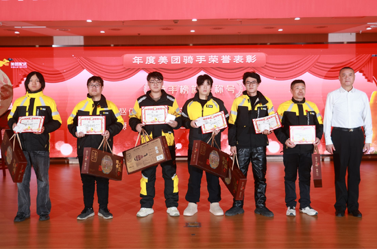 Ϊ�����ƾٵ��ޣ�310λ���ֻ������´����ã�ÿ�˻��ܼ�ֵ5000Ԫ��л���