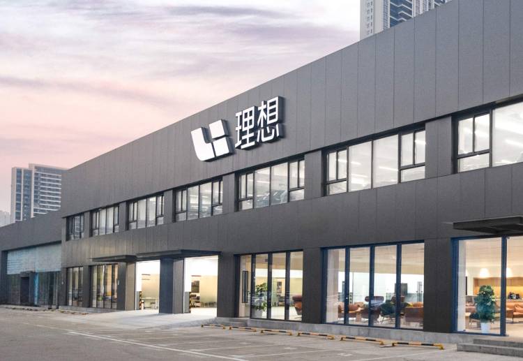 �����롰�Ǽ�һ��λ����������ְ���������˵���+VLM˫ϵͳ�ܹ����