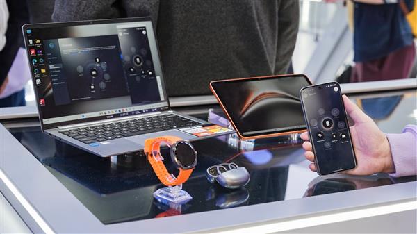 TECNO Яȫ��OneLeap��˻���ƽ̨����̬��Ʒ����MWC 2026