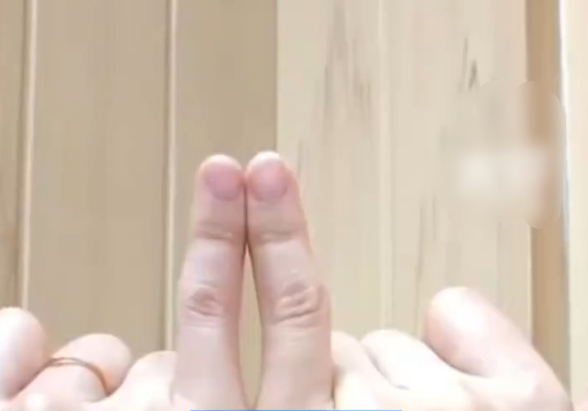 Ů�ӳ�����СĴָ���ֻ�������վ�ˢ��8Сʱ��ָ����