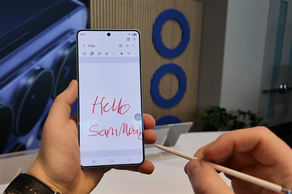 ��Ԫ����Խ��Խ���ܣ�����Galaxy S26 Ultra���û�ͷ�ζ��ģ�ֱ��Ȱ��