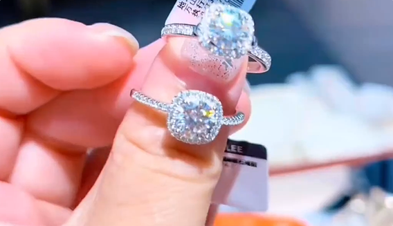 �ֶ����ع�С���ǽ�ָ��ð����α��СƱ֤�� �ѳƴ���