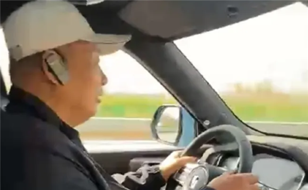 κ�����ڶ���ֱ��쭳�����͸¶���ǽ�����V8�춯���ܼ�GT3��������