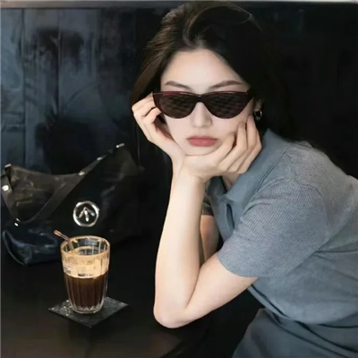 ��ȵ�Ů������Ӣ��(��ѡ100��)