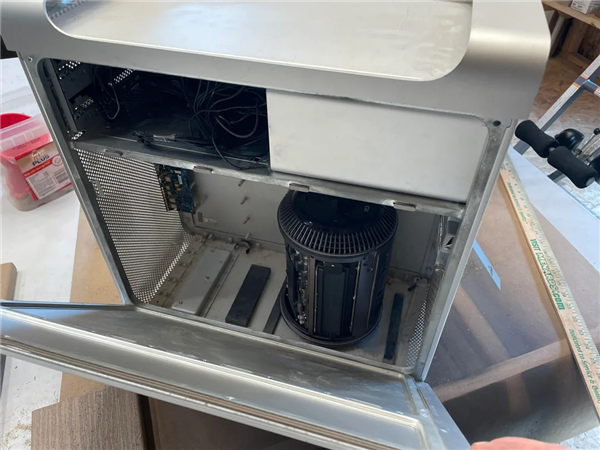 ƻ�������� ��̨Mac Pro�ؼң���һ�����滹����һ̨Mac Pro