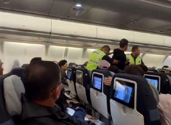 �г˿����Ĵ�ս��β���������� ������Ӧ����ȫ��������