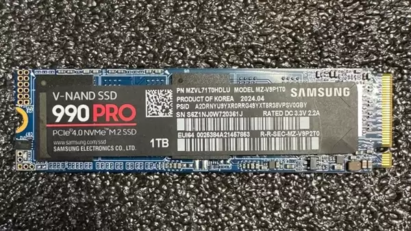 ̫���ˣ���һ������990 Pro��SSD�����г������ֱ�Ӳ�����