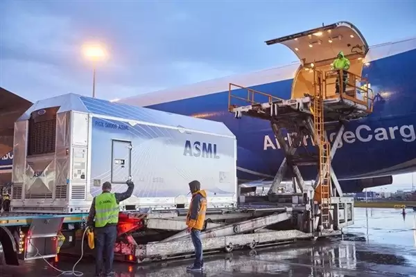ǧ�˴�չ�Ҳ����ס����̻���ͷASML��Ա1700�������㣺6����Ƹ����