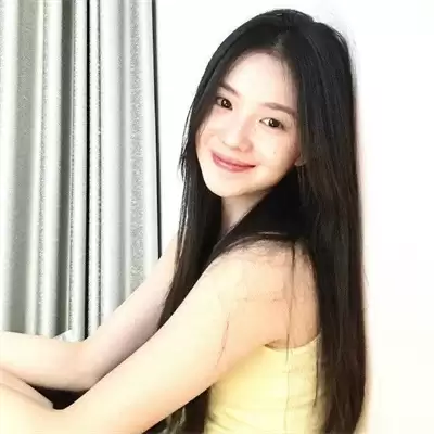 �ĸ��������µ�Ů��Ӣ��(��ѡ100��)