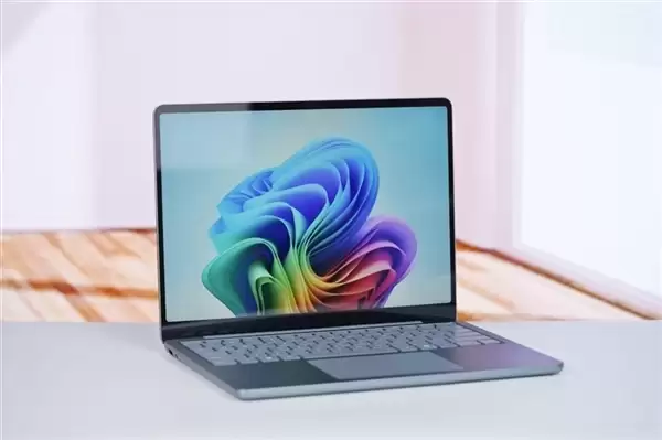 ��Ԥ����ǰ�����£�΢��5����Ѯ����Surface�����Ѱ�ARM�������Intel