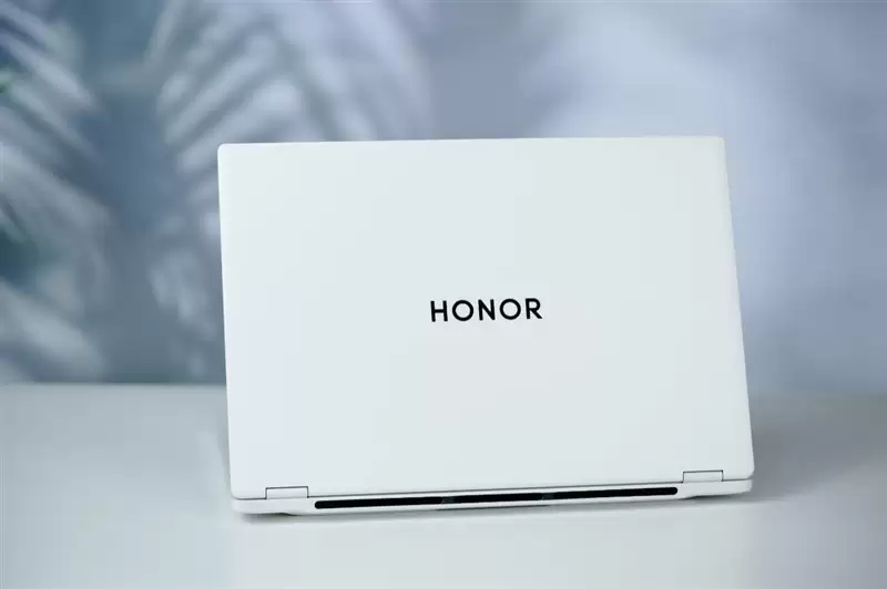 ���Ա�����������Ԫ������ҫMagicBook Pro16 2026ȫ�����⣺88W��Ѫ + 92Wh�������������ʷ����ǿ�ĺ���