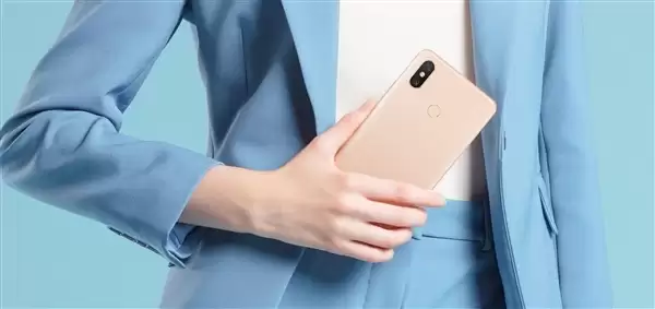 С���ػؾ�����Ӫ��REDMI 7Ӣ���콢��׼����λ�С��Max