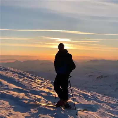 �չ������˧�����������Ƽ�100��