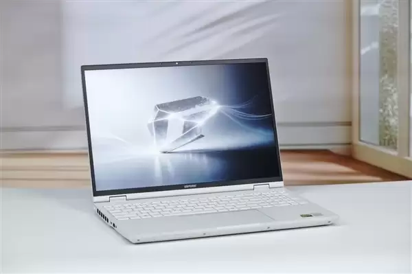 �߲ʺ�iGame M15 Origo��Ϸ��ͼ�ʹ���RTX5070�����Կ���300Hz��֡��