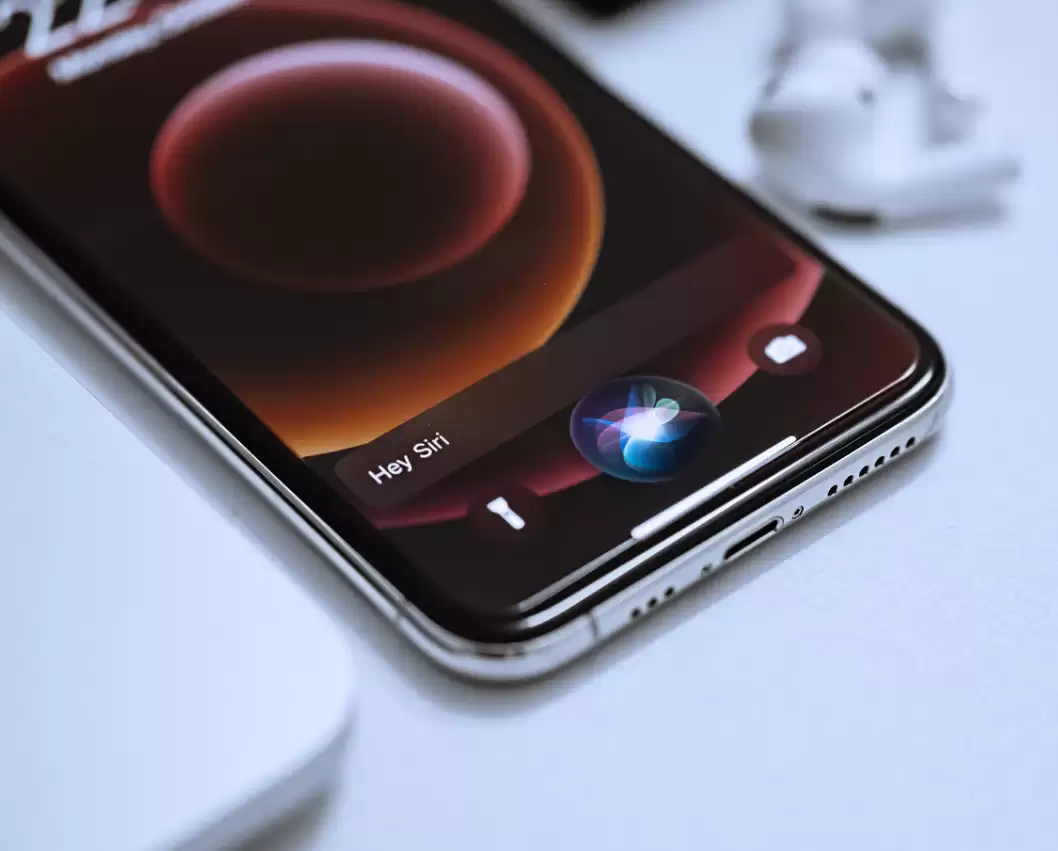 ƻ�� iOS 15 ������ iPhone ����Ҳ�ܻ��Ѳ�ʹ�� Siri ������������