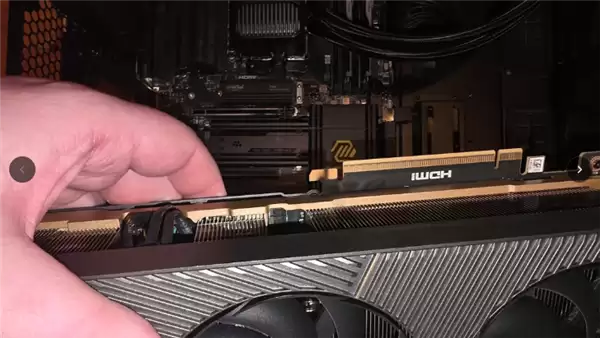 ���ף�RTX 5090����Ϸ����Ӻ�ըð����