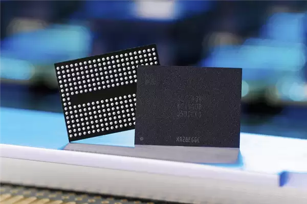 ��������NAND���ܸ���Ӣΰ�V10���� V11�Բ�ͬ���ƽ�