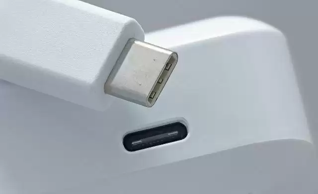 iPhone 12������Lightning ƻ��Ϊ�β���Type-C