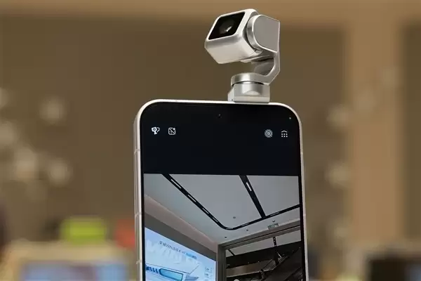 ��ҫRobot Phone�������� 8��25���ٴο���9999Ԫ��
