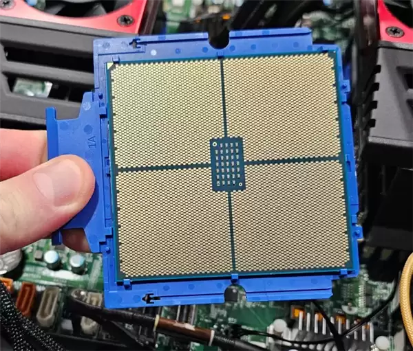 8�д���㶨�������˽����꣡AMD EPYC Zen 5�������ջ�CCD�¶ȼ��